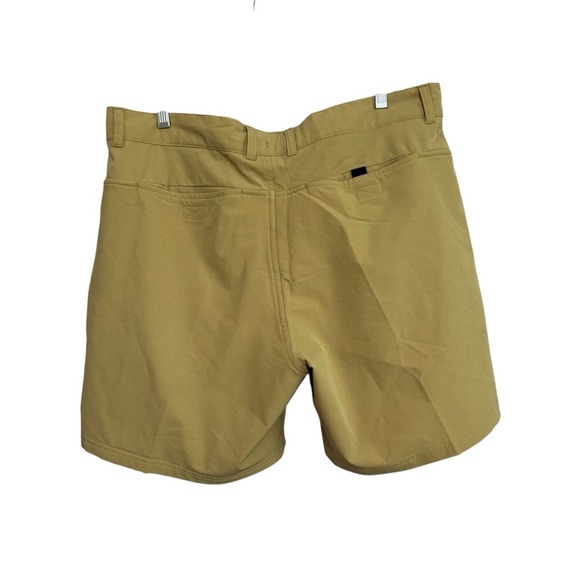 The North Face Men's Khaki Flat Front Shorts 7” Inseam Size 36 - Picture 2 of 10